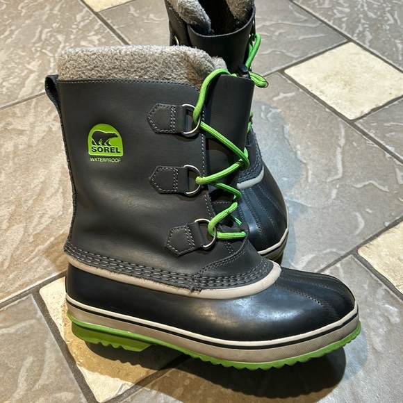 Sorel winter boots size 5 waterproof boots - Picture 1 of 8